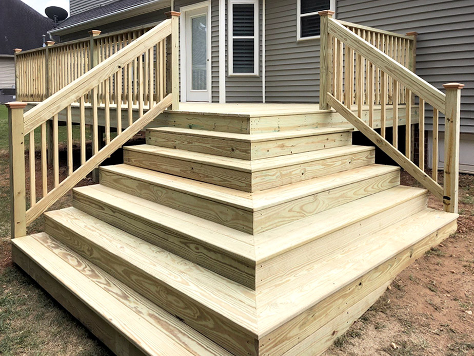 Decks Contractor in Knoxville Tennessee