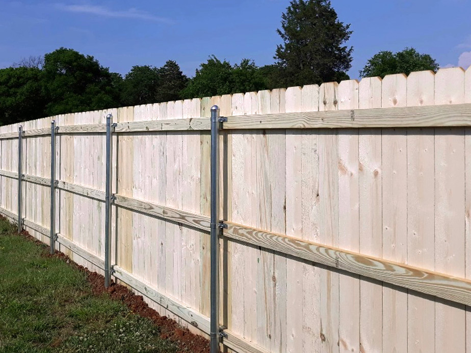 Wood fence contractor in the Knoxville Tennessee area.