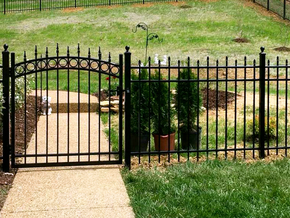 Wrought steel fence installation for the Knoxville Tennessee area.