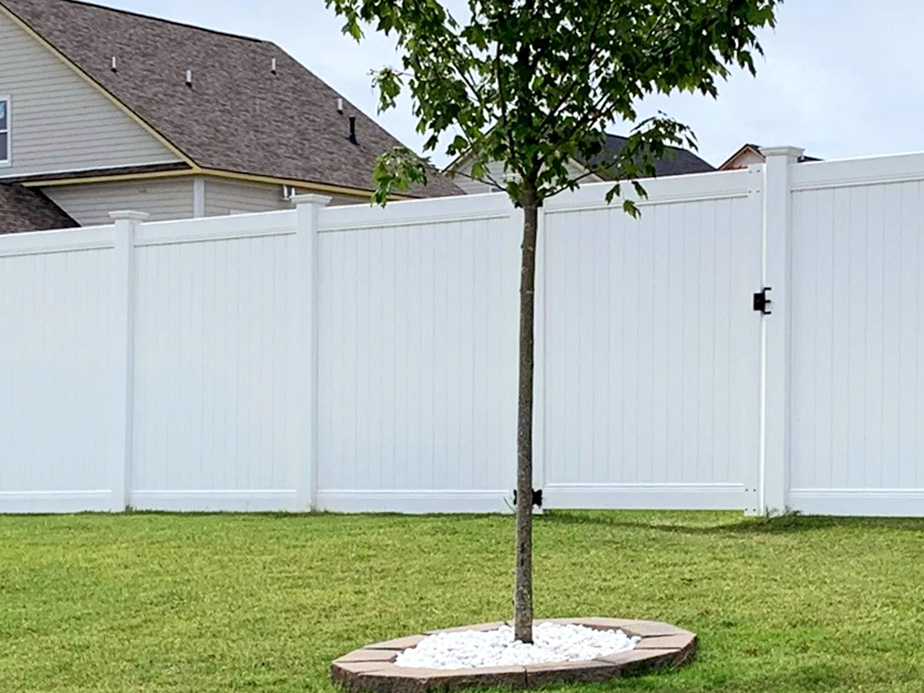 Vinyl fence company in the Knoxville Tennessee area.