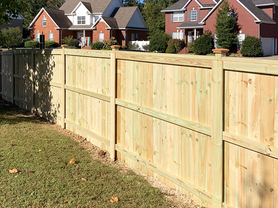 Wood fence contractor in the Knoxville Tennessee area.