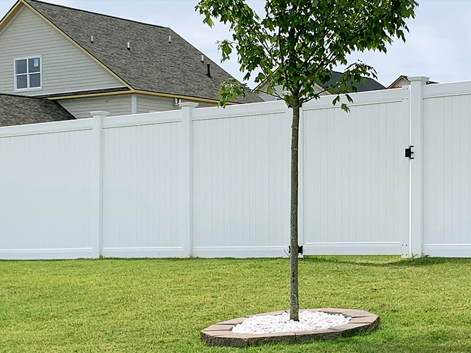 Knoxville Tennessee vinyl privacy fencing