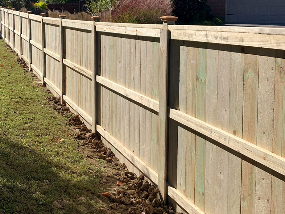 wood fence Knoxville Tennessee